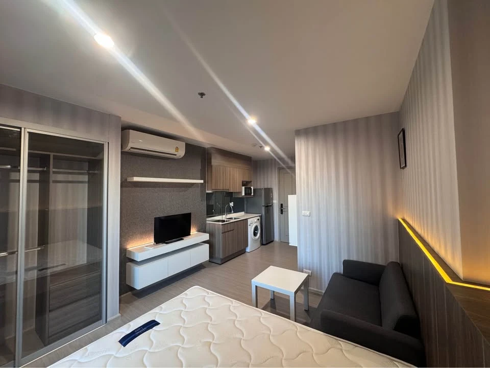 For rent: The Parkland Phetkasem 56, Building B. Garden view, fully furnished with built-in furniture, ready to move in.