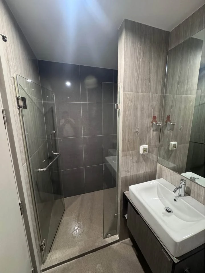 For rent: The Parkland Phetkasem 56, Building B. Garden view, fully furnished with built-in furniture, ready to move in.