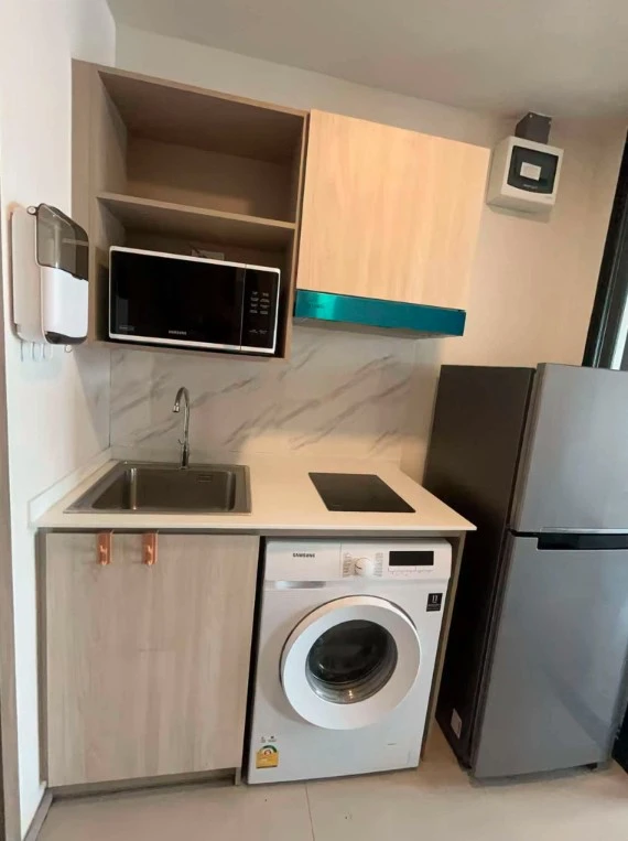 Condo for rent in Bang Khae, located on the 8th floor, the same floor as the common areas. All amenities are included.