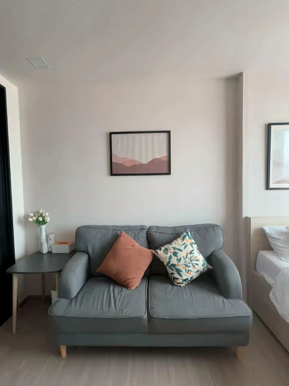 Condo for rent in Bang Khae, located on the 8th floor, the same floor as the common areas. All amenities are included.