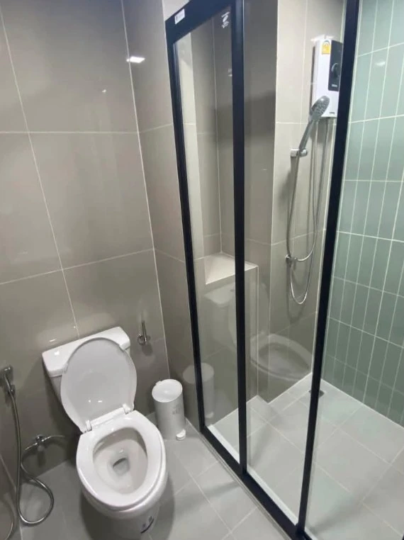 Condo for rent in Bang Khae, located on the 8th floor, the same floor as the common areas. All amenities are included.