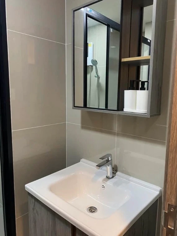 Condo for rent in Bang Khae, located on the 8th floor, the same floor as the common areas. All amenities are included.