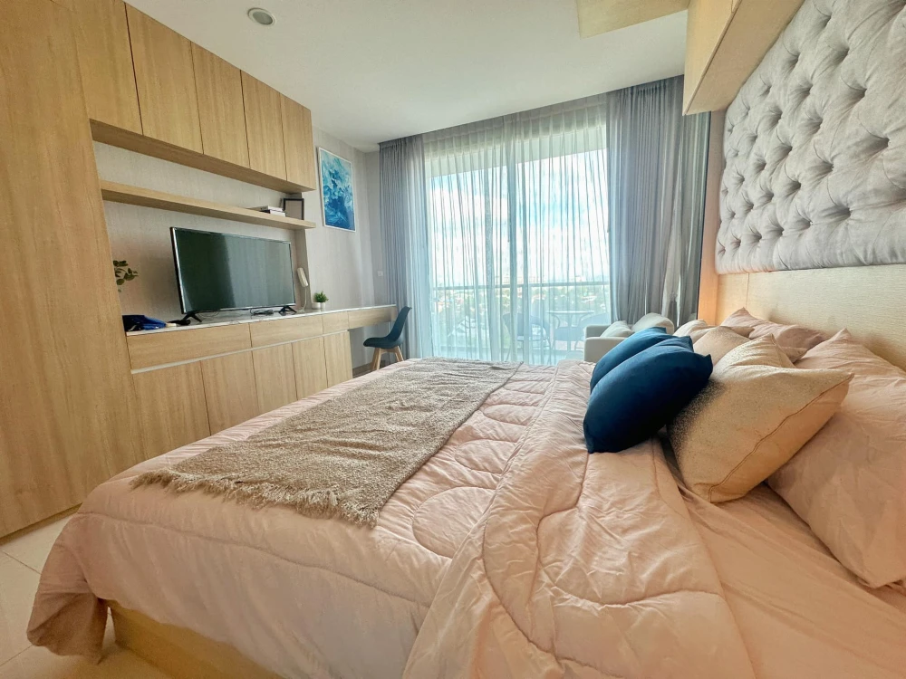 For rent: The Riviera Wongamat Beach (North Pattaya), 10th floor, beautiful room, fully furnished, book now.