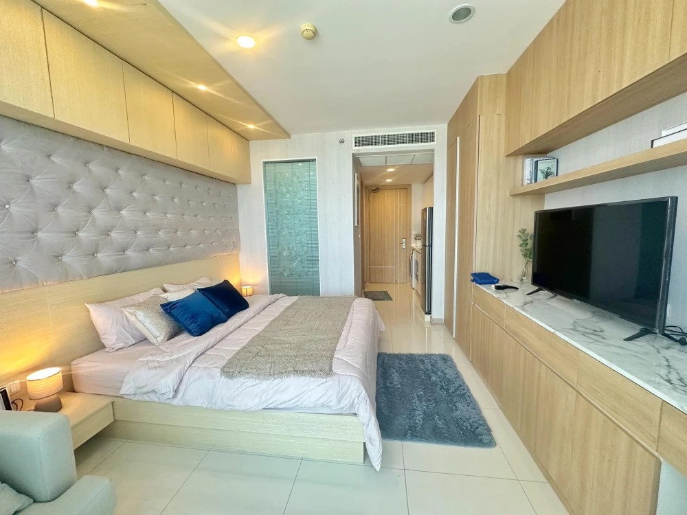 For rent: The Riviera Wongamat Beach (North Pattaya), 10th floor, beautiful room, fully furnished, book now.