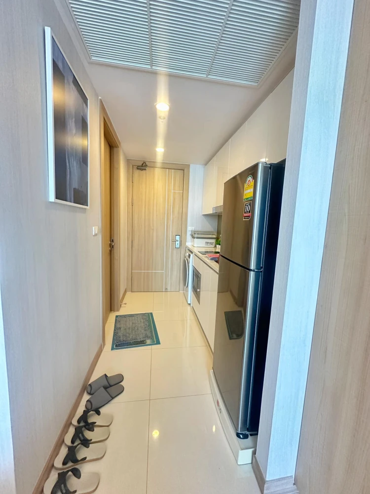 For rent: The Riviera Wongamat Beach (North Pattaya), 10th floor, beautiful room, fully furnished, book now.