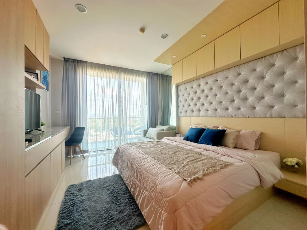For rent: The Riviera Wongamat Beach (North Pattaya), 10th floor, beautiful room, fully furnished, book now.