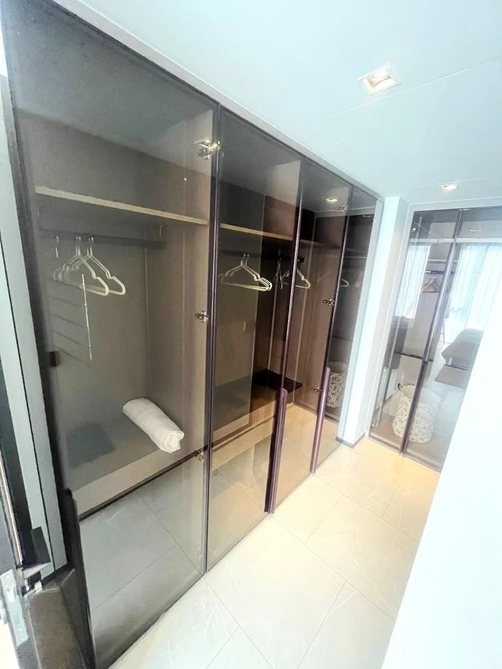For rent: The Reserve 61 Hideaway, 7th floor, top floor, very spacious room, decorated with quality furniture, first come first served.
