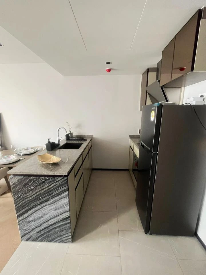 For rent: The Reserve 61 Hideaway, 7th floor, top floor, very spacious room, decorated with quality furniture, first come first served.