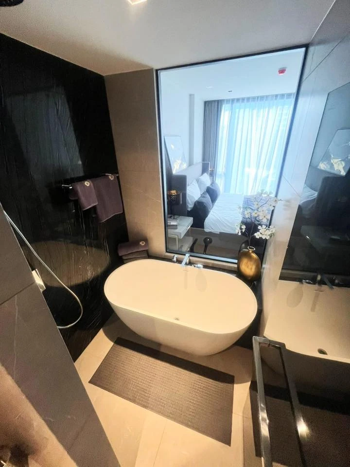 For rent: The Reserve 61 Hideaway, 7th floor, top floor, very spacious room, decorated with quality furniture, first come first served.