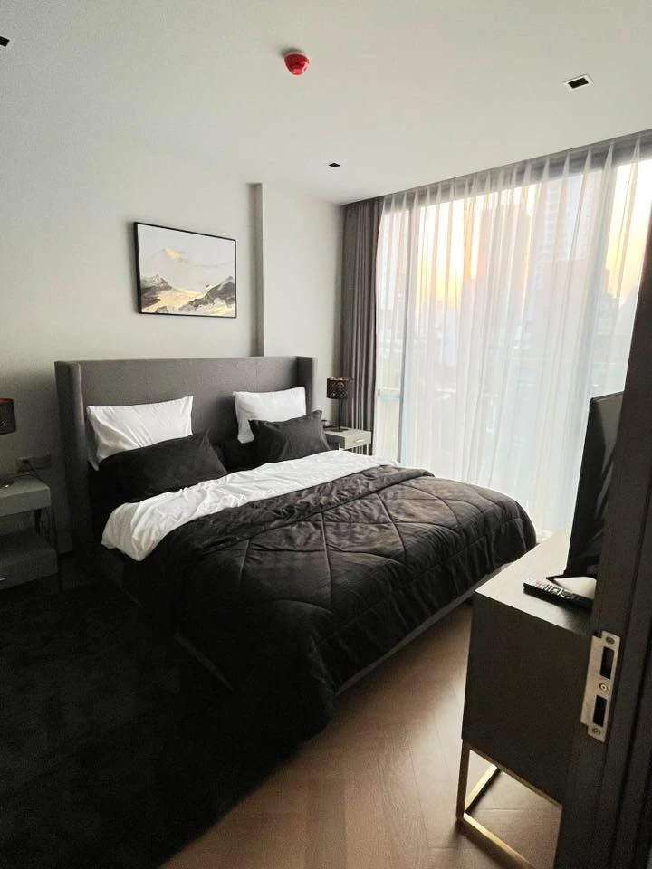 For rent: The Reserve 61 Hideaway, 7th floor, top floor, very spacious room, decorated with quality furniture, first come first served.