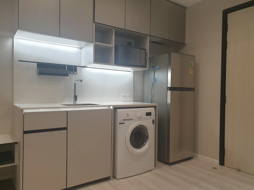 For rent: The Room Phayathai, studio room, 9th floor, comes with amenities. Hurry and reserve now, don't miss out!