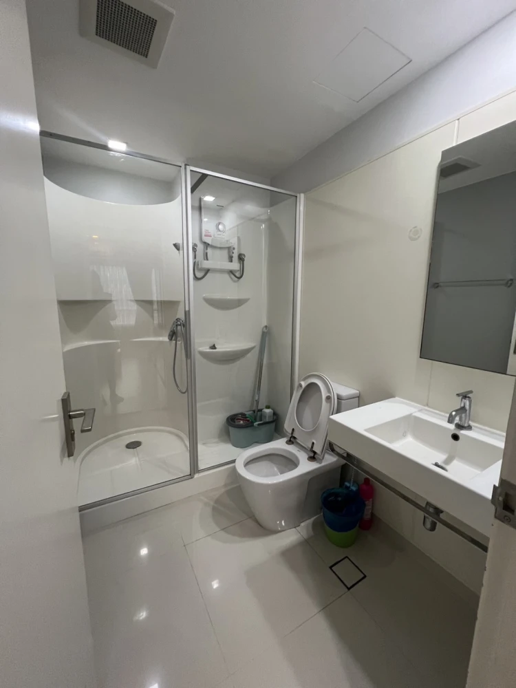 For rent: The Room Ratchada-Ladprao, with beautiful wallpaper and excellent built-in furniture. Move in now!