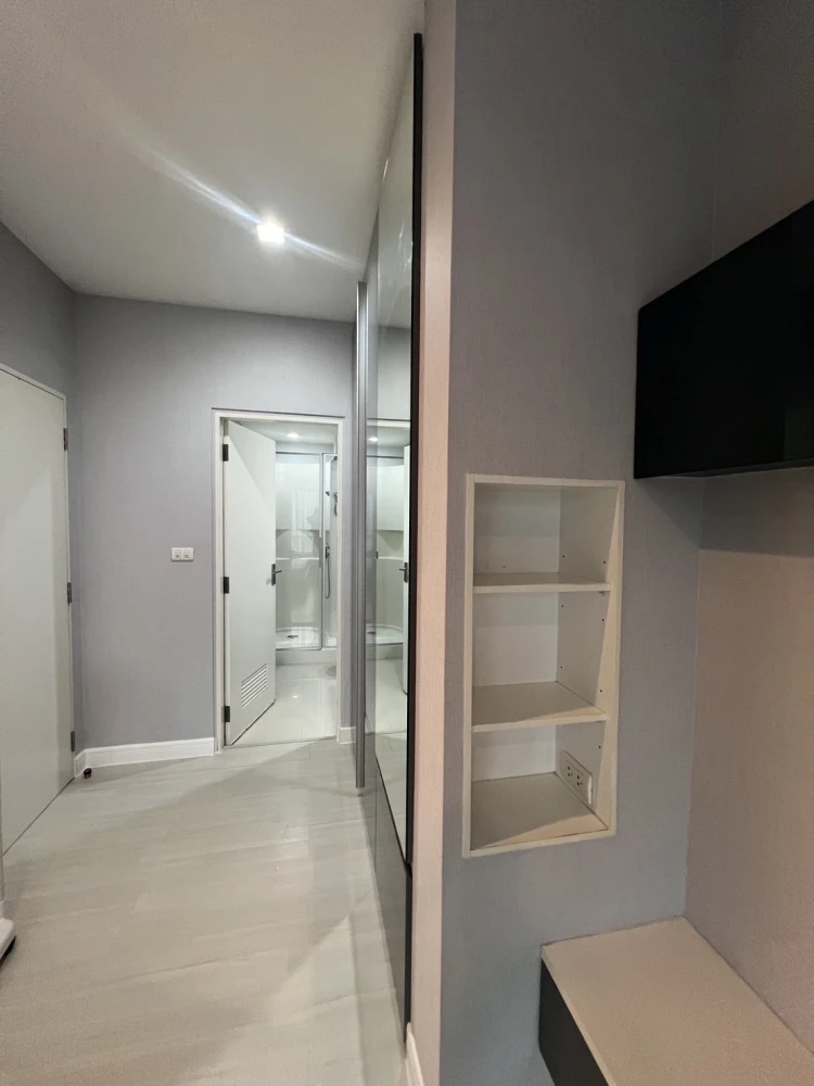 For rent: The Room Ratchada-Ladprao, with beautiful wallpaper and excellent built-in furniture. Move in now!
