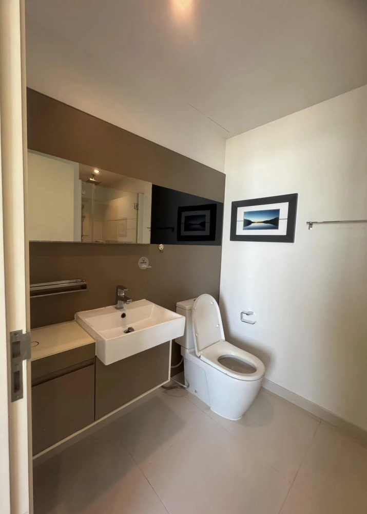 For rent: The Room Sathorn-Taksin, 15th floor, pool view, lots of room space, definitely comfortable, book now before it's gone.