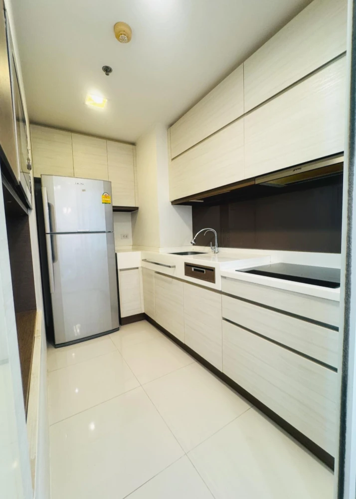 For rent: The Room Sathorn-Taksin, 15th floor, pool view, lots of room space, definitely comfortable, book now before it's gone.