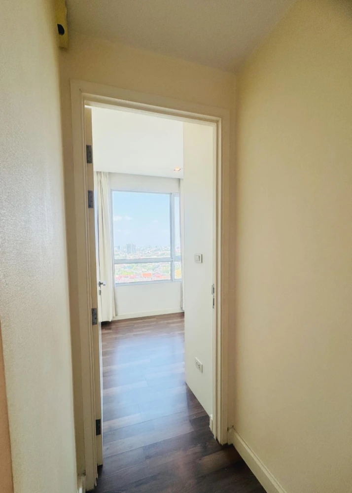 For rent: The Room Sathorn-Taksin, 15th floor, pool view, lots of room space, definitely comfortable, book now before it's gone.