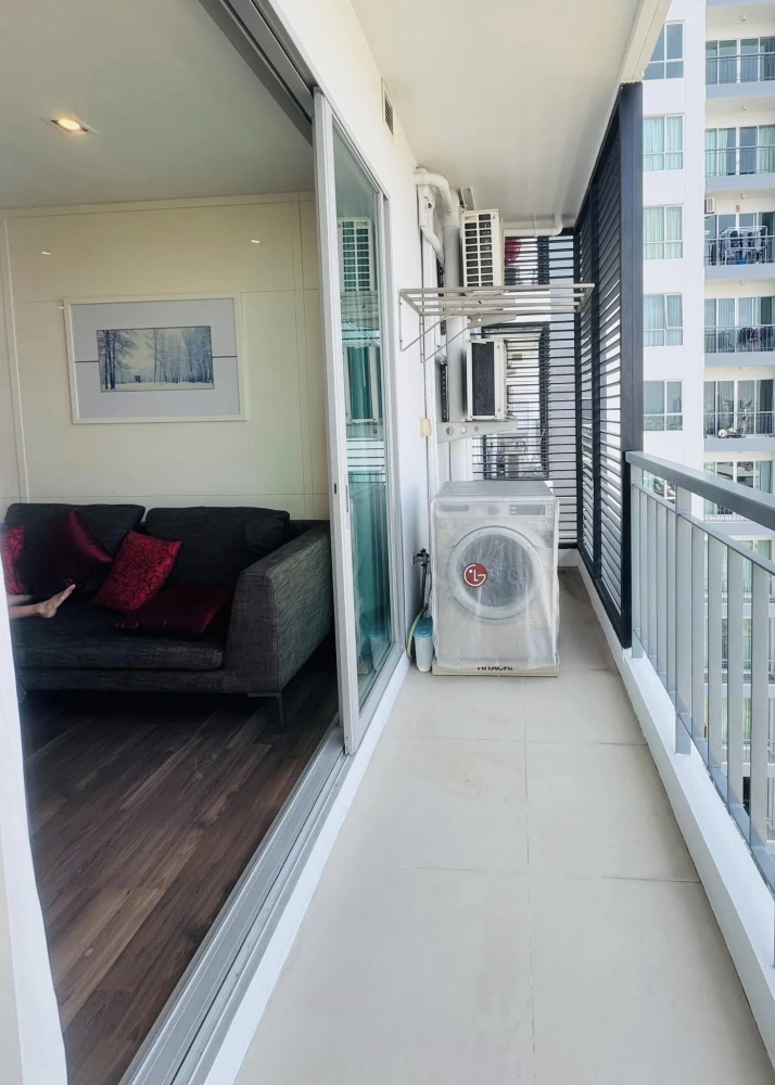 For rent: The Room Sathorn-Taksin, 15th floor, pool view, lots of room space, definitely comfortable, book now before it's gone.