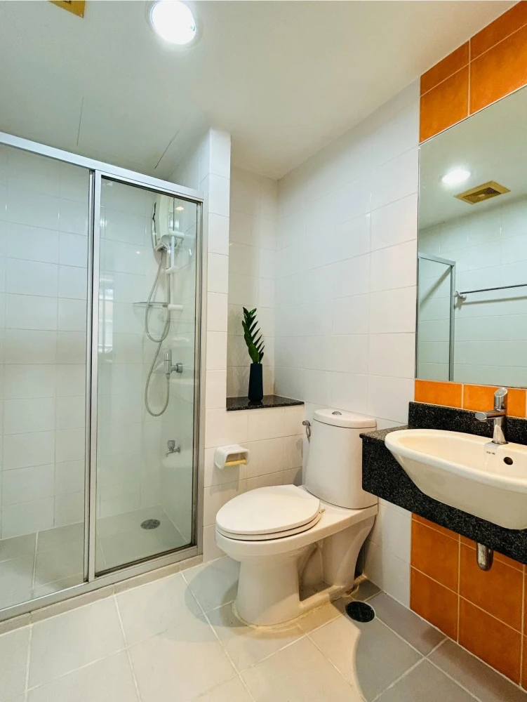 For rent: The Link Sukhumvit 50, studio room. Located on a quiet street, fully furnished and with a fully equipped kitchen.