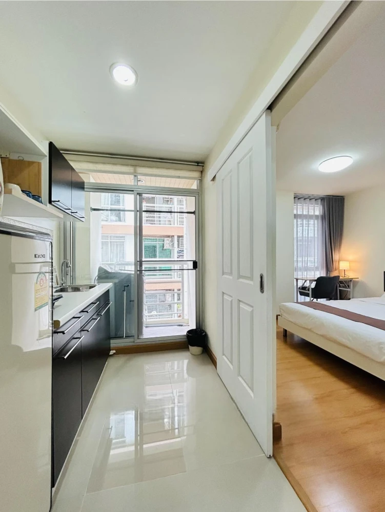 For rent: The Link Sukhumvit 50, studio room. Located on a quiet street, fully furnished and with a fully equipped kitchen.