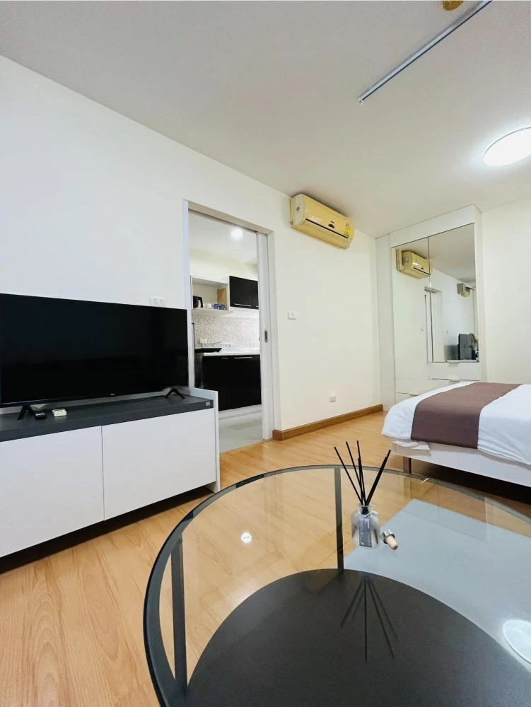 For rent: The Link Sukhumvit 50, studio room. Located on a quiet street, fully furnished and with a fully equipped kitchen.