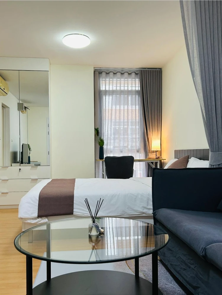 For rent: The Link Sukhumvit 50, studio room. Located on a quiet street, fully furnished and with a fully equipped kitchen.