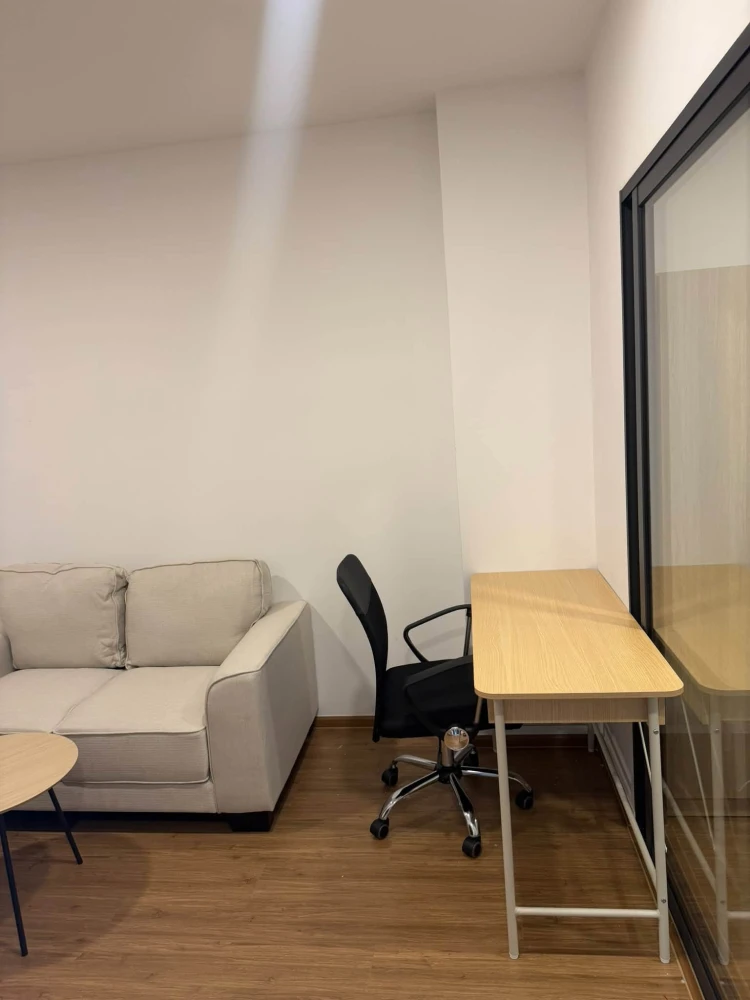 For Rent: The Livin Ramkhamhaeng. Features a beautiful, open view and great airflow—move in immediately with just your suitcase!