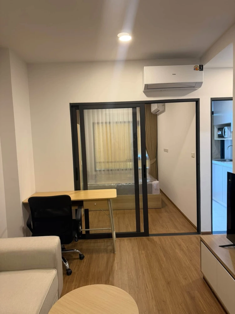For Rent: The Livin Ramkhamhaeng. Features a beautiful, open view and great airflow—move in immediately with just your suitcase!