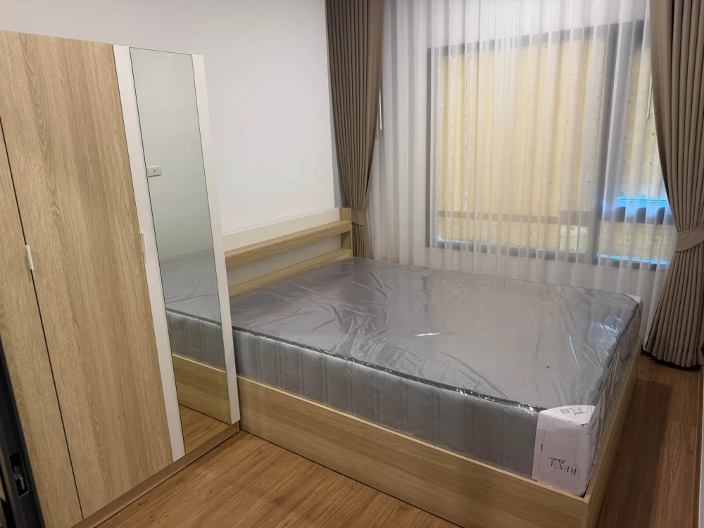 For Rent: The Livin Ramkhamhaeng. Features a beautiful, open view and great airflow—move in immediately with just your suitcase!