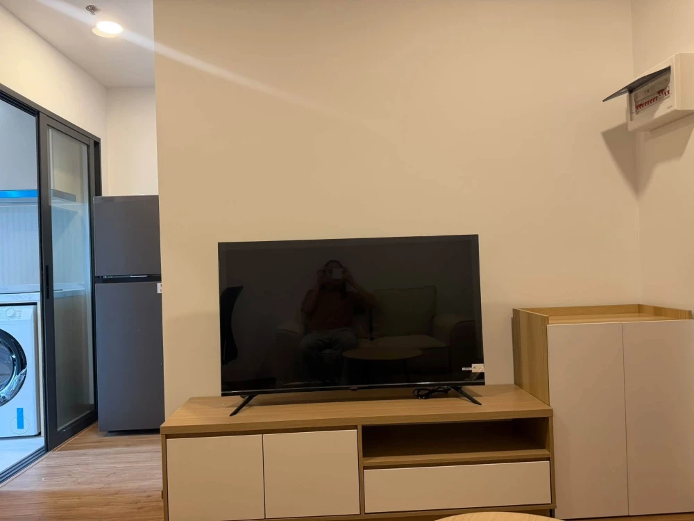 For Rent: The Livin Ramkhamhaeng. Features a beautiful, open view and great airflow—move in immediately with just your suitcase!