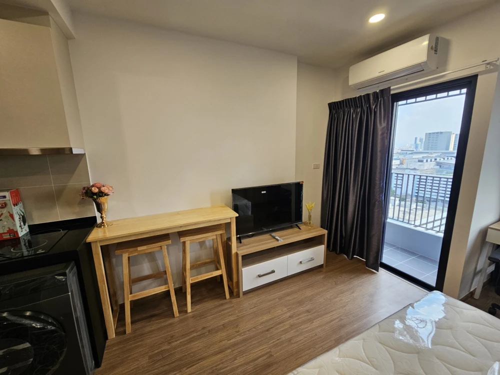 For rent: The Livin Petchkasem 37, 15th floor, decorated room, nice to live in, not hot, complete furniture + electrical appliances, hurry and reserve