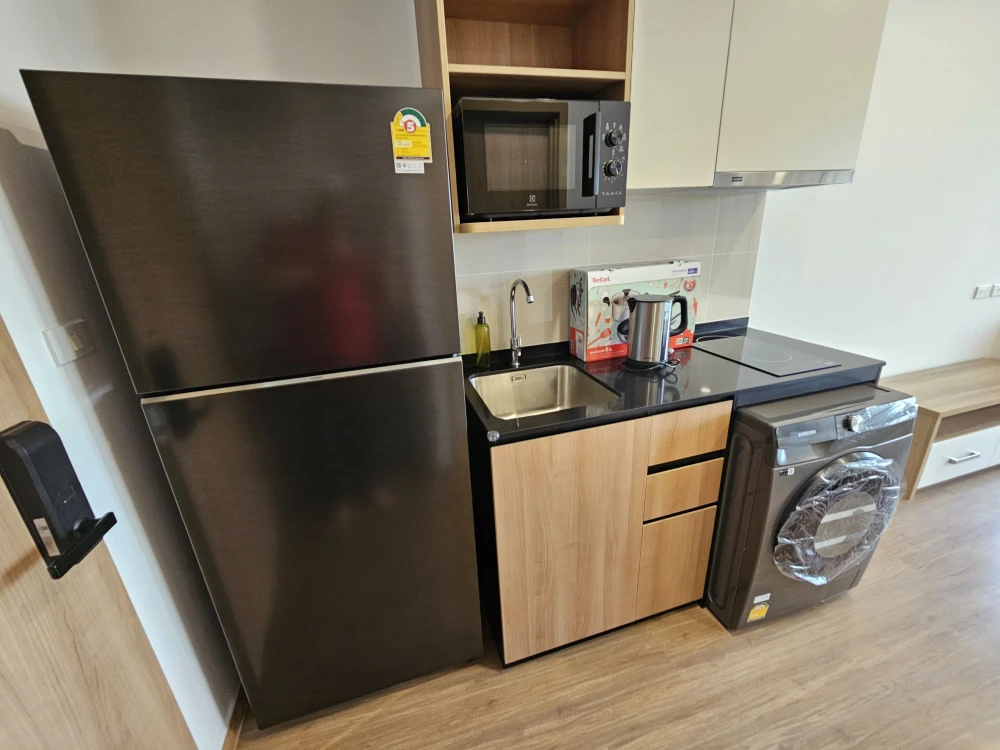 For rent: The Livin Petchkasem 37, 15th floor, decorated room, nice to live in, not hot, complete furniture + electrical appliances, hurry and reserve