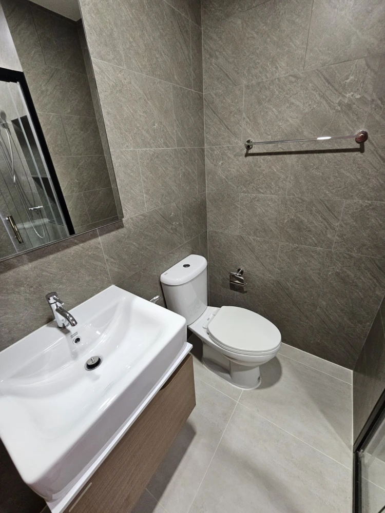 For rent: The Livin Petchkasem 37, 15th floor, decorated room, nice to live in, not hot, complete furniture + electrical appliances, hurry and reserve