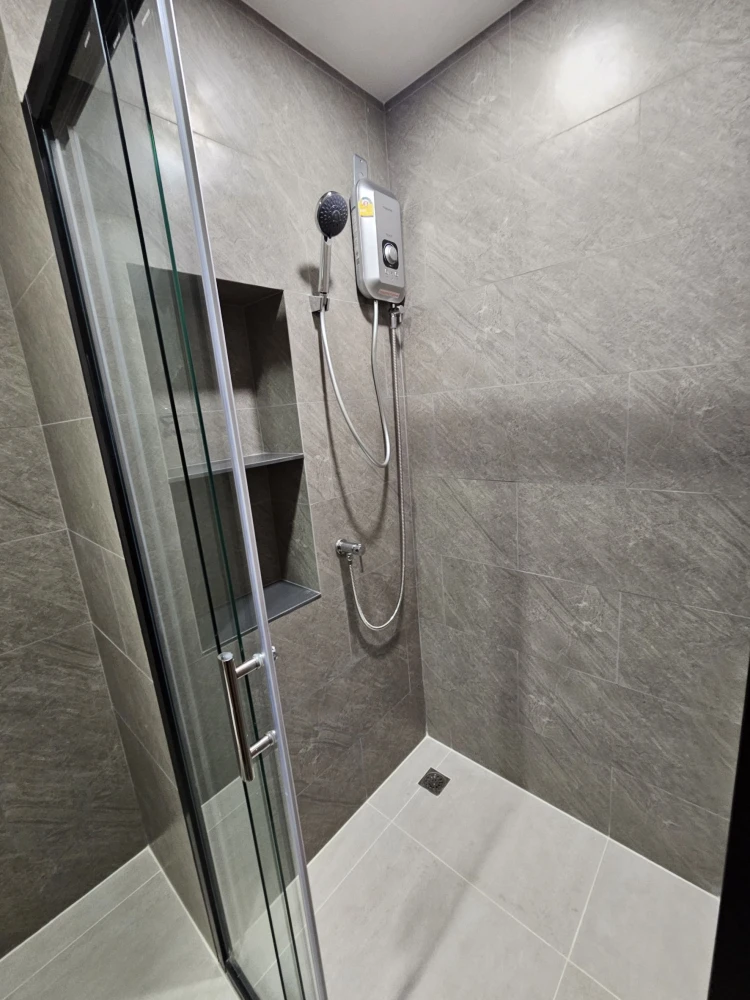 For rent: The Livin Petchkasem 37, 15th floor, decorated room, nice to live in, not hot, complete furniture + electrical appliances, hurry and reserve