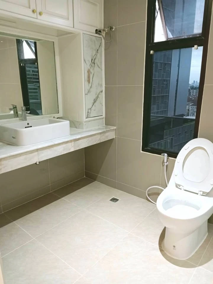 For rent: The Waterford Condominium, 2 bedrooms, 2 bathrooms + 1 additional room (can be used as a work room or 3rd bedroom), reserve now!