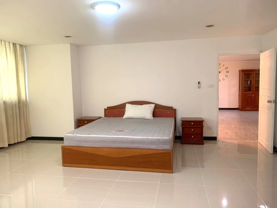 For rent!! The Waterford Condominium, 10th floor, 3 bedrooms, fully furnished, ready to move in, hurry up and book now!!