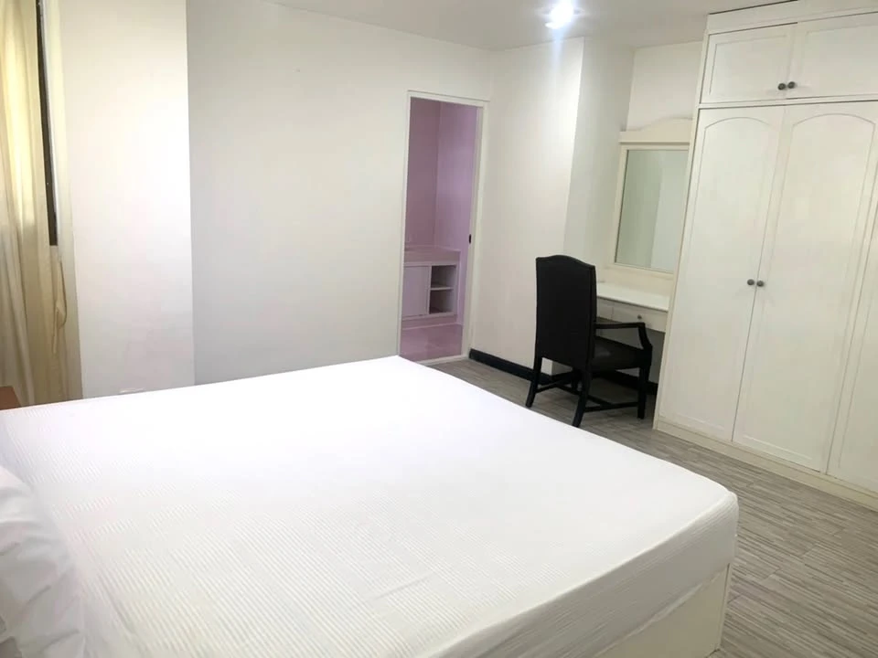 For rent!! The Waterford Condominium, 10th floor, 3 bedrooms, fully furnished, ready to move in, hurry up and book now!!