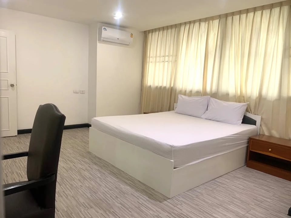 For rent!! The Waterford Condominium, 10th floor, 3 bedrooms, fully furnished, ready to move in, hurry up and book now!!