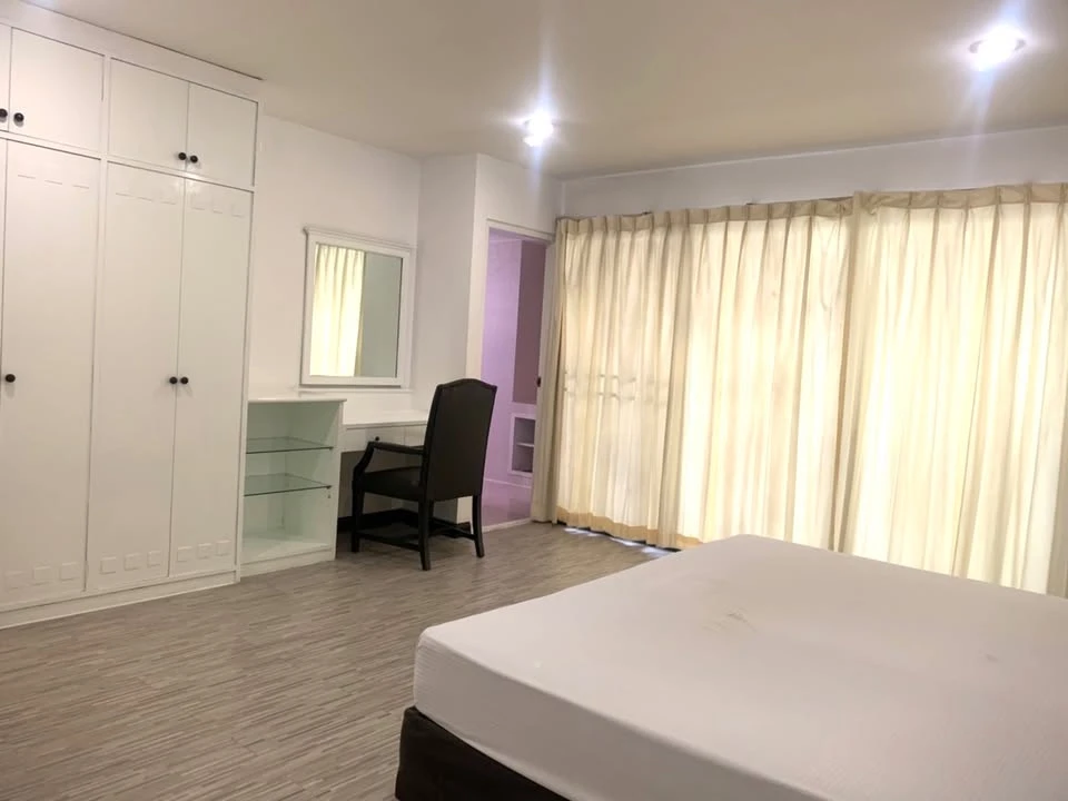 For rent!! The Waterford Condominium, 10th floor, 3 bedrooms, fully furnished, ready to move in, hurry up and book now!!
