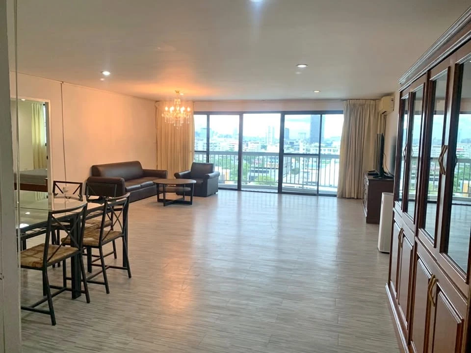 For rent!! The Waterford Condominium, 10th floor, 3 bedrooms, fully furnished, ready to move in, hurry up and book now!!