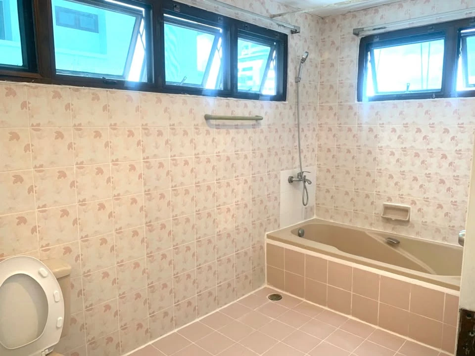 For rent!! The Waterford Condominium, 10th floor, 3 bedrooms, fully furnished, ready to move in, hurry up and book now!!