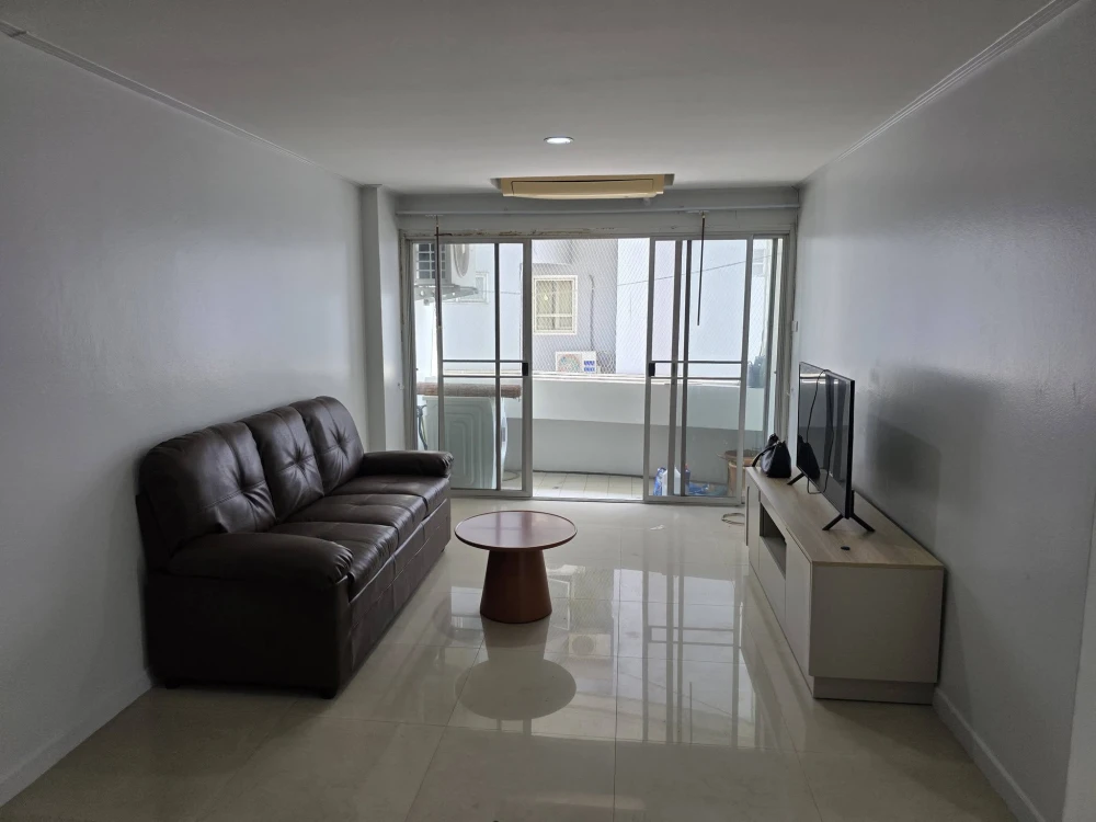 For rent: The Waterford Rama 4. Spacious and comfortable room, fully furnished with complete amenities. Book now!