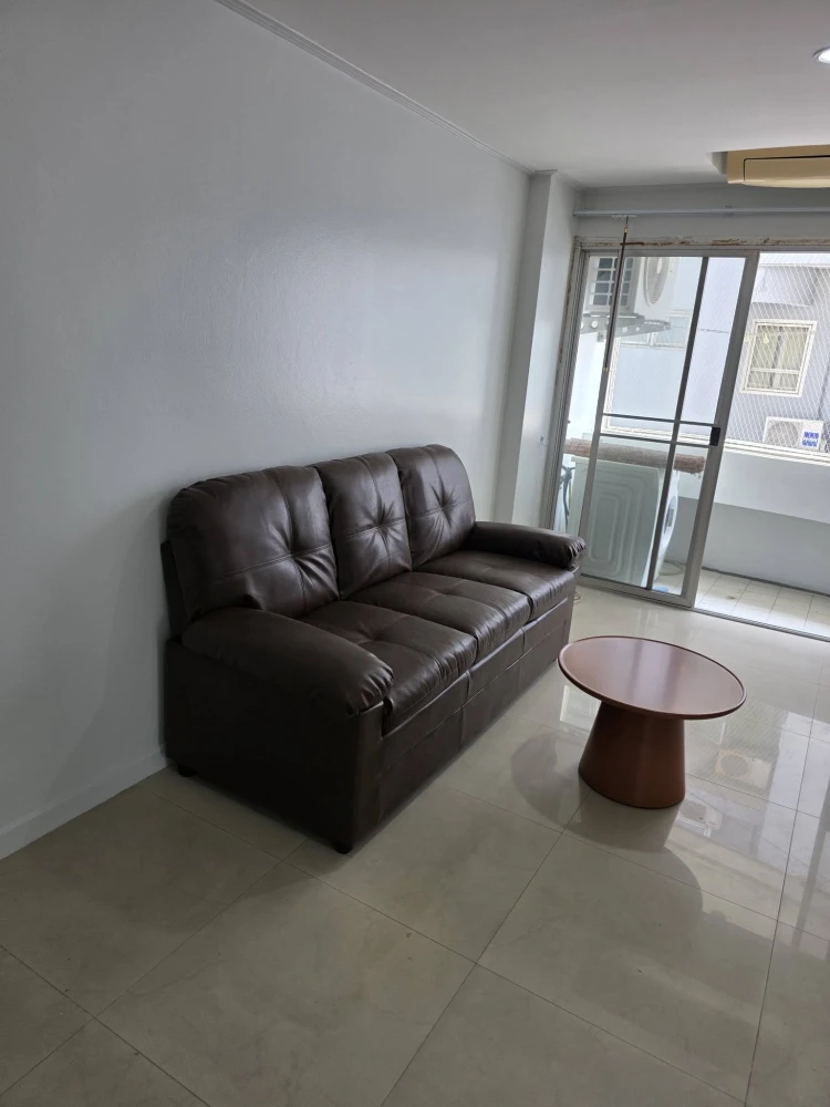 For rent: The Waterford Rama 4. Spacious and comfortable room, fully furnished with complete amenities. Book now!
