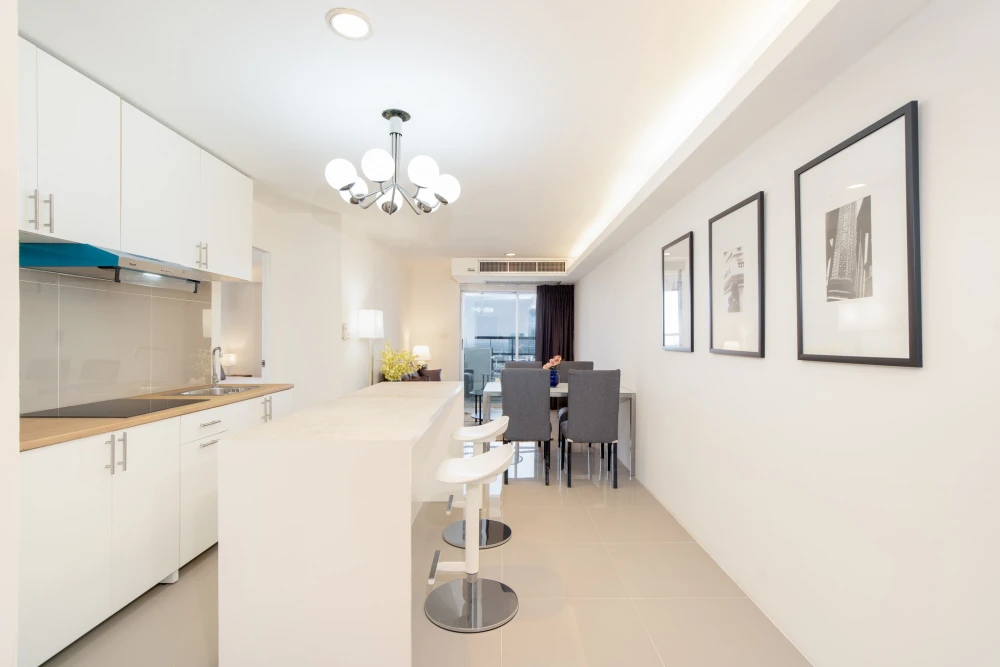 For rent or sale: The Waterford Diamond Sukhumvit 30/1, very high floor, city view, spacious area, hurry and reserve now.