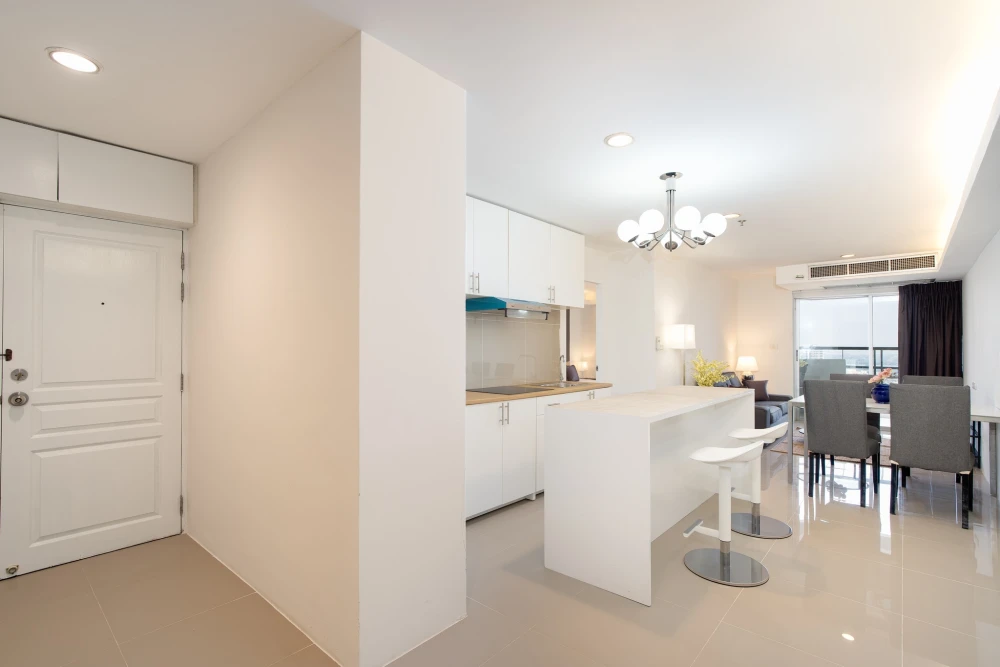 For rent or sale: The Waterford Diamond Sukhumvit 30/1, very high floor, city view, spacious area, hurry and reserve now.