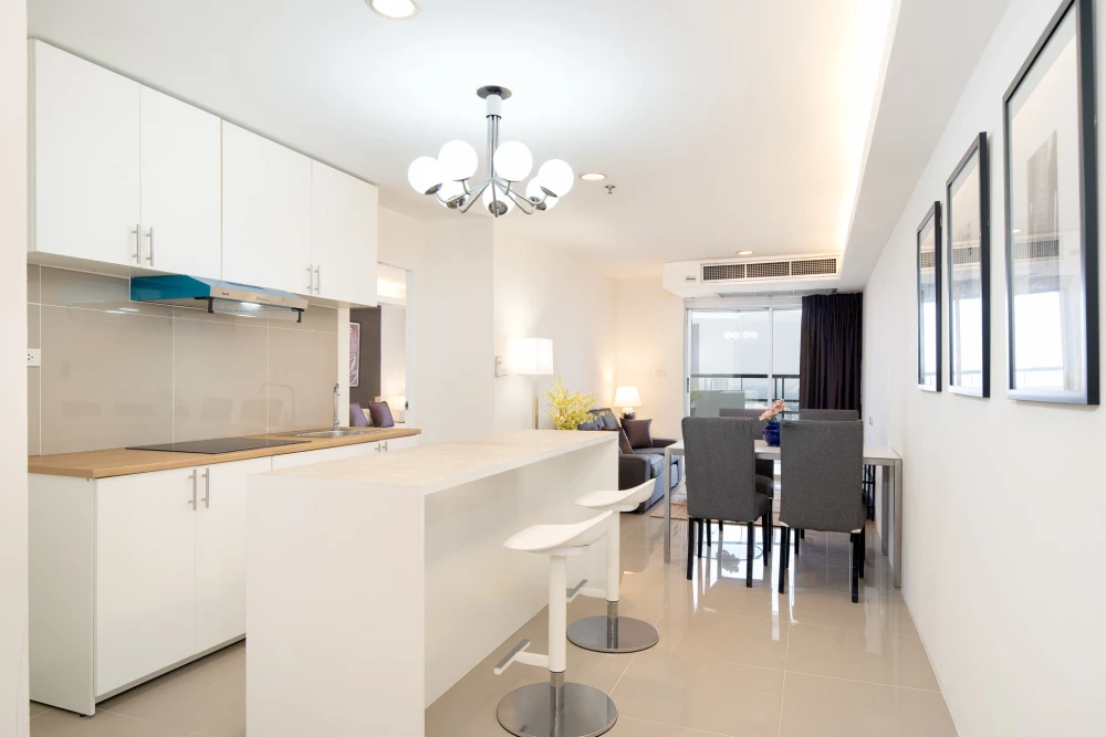 For rent or sale: The Waterford Diamond Sukhumvit 30/1, very high floor, city view, spacious area, hurry and reserve now.