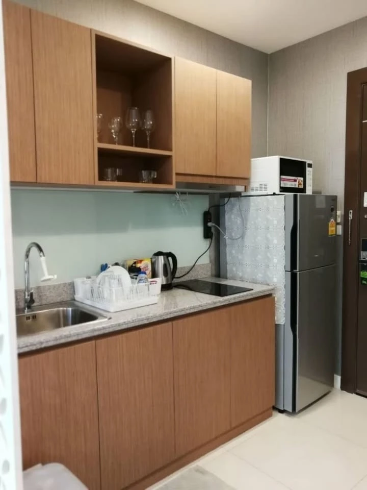 For rent: The Sky Condo Sriracha, 6th floor, swimming pool view, nice atmosphere, nice to live in, fully equipped with facilities, ready to move in