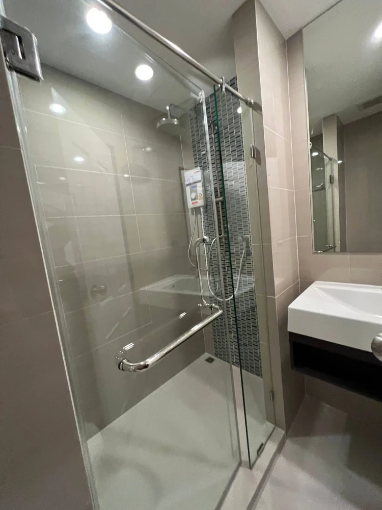 For rent: The Sky Sukhumvit, nice room, high floor, fully furnished, reserve now.