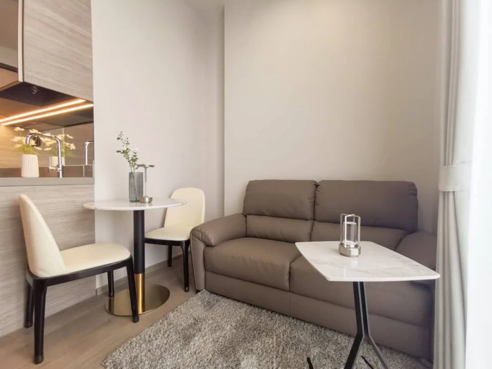 For rent: The Crest Park Residence, spacious and well-proportioned room, beautifully decorated, view of Chatuchak Park, hurry and book before you miss