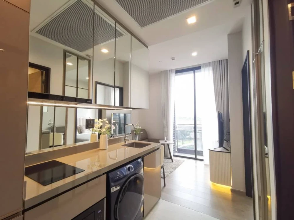 For rent: The Crest Park Residence, spacious and well-proportioned room, beautifully decorated, view of Chatuchak Park, hurry and book before you miss