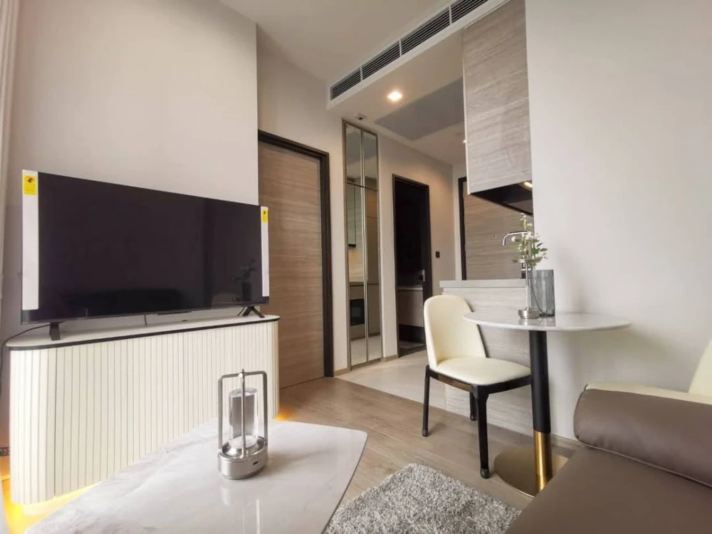 For rent: The Crest Park Residence, spacious and well-proportioned room, beautifully decorated, view of Chatuchak Park, hurry and book before you miss